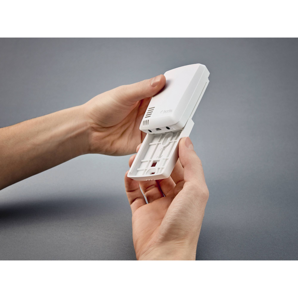 Testo WiFi Data Loggers - Testo 160 THE - WiFi Data Logger with Integrated Temperature and Humidity Sensor and 2 Connections for Probes 05 testo 160 THE | WiFi Data Logger | Integrated Temperature & Humidity Sensor & 2 Probes Connections